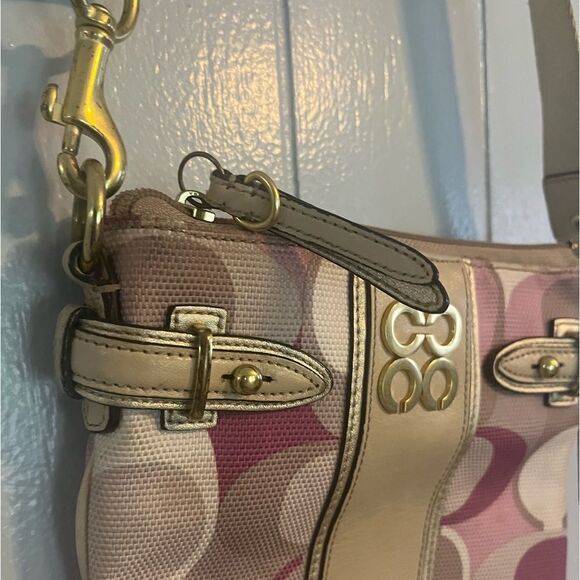 Coach sling crossbody purse with lilac, fuscia, gold and cream - Picture 9 of 11